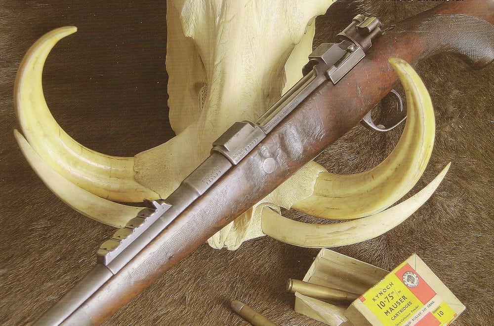 Mauseren bærer rigtig mange mærker efter et langt arbejdsliv i bushen, men ingen af dem har været til risiko for den daglige funktion af våbnet, i modsætning til denne .416Rigby. Her har ejeren været utrolig heldig, da hakket i mundingen lige præcist har undgået at beskadige selve kronen, en skade som ville have resulteret i en dyr reparation.